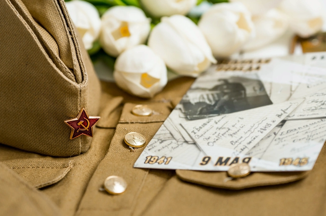 «Никто не забыт»: школьники и поисковики передали родственникам найденный в немецких архивах дневник офицера Красной Армии